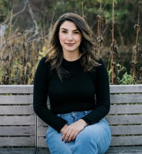 Photo of Taraneh Vejdani.