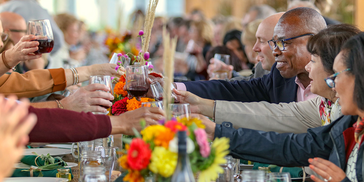 Faculty sit down for Harvest Dinner