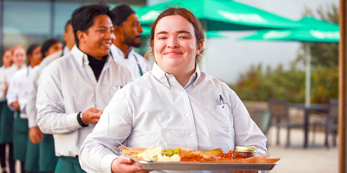 DC-Photo-DB-38423_2022.09.23–harvest-dinner-2022-268